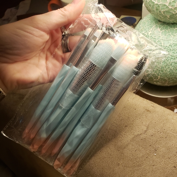 FLD 12 pieces Blue/Pink Makeup Brushes Set - Picture 5 of 5